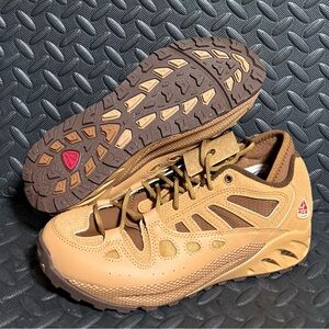 Nike ACG Air Exploraid Flax Cacao Wow Red Mens Size 7 Womens Size 8.5